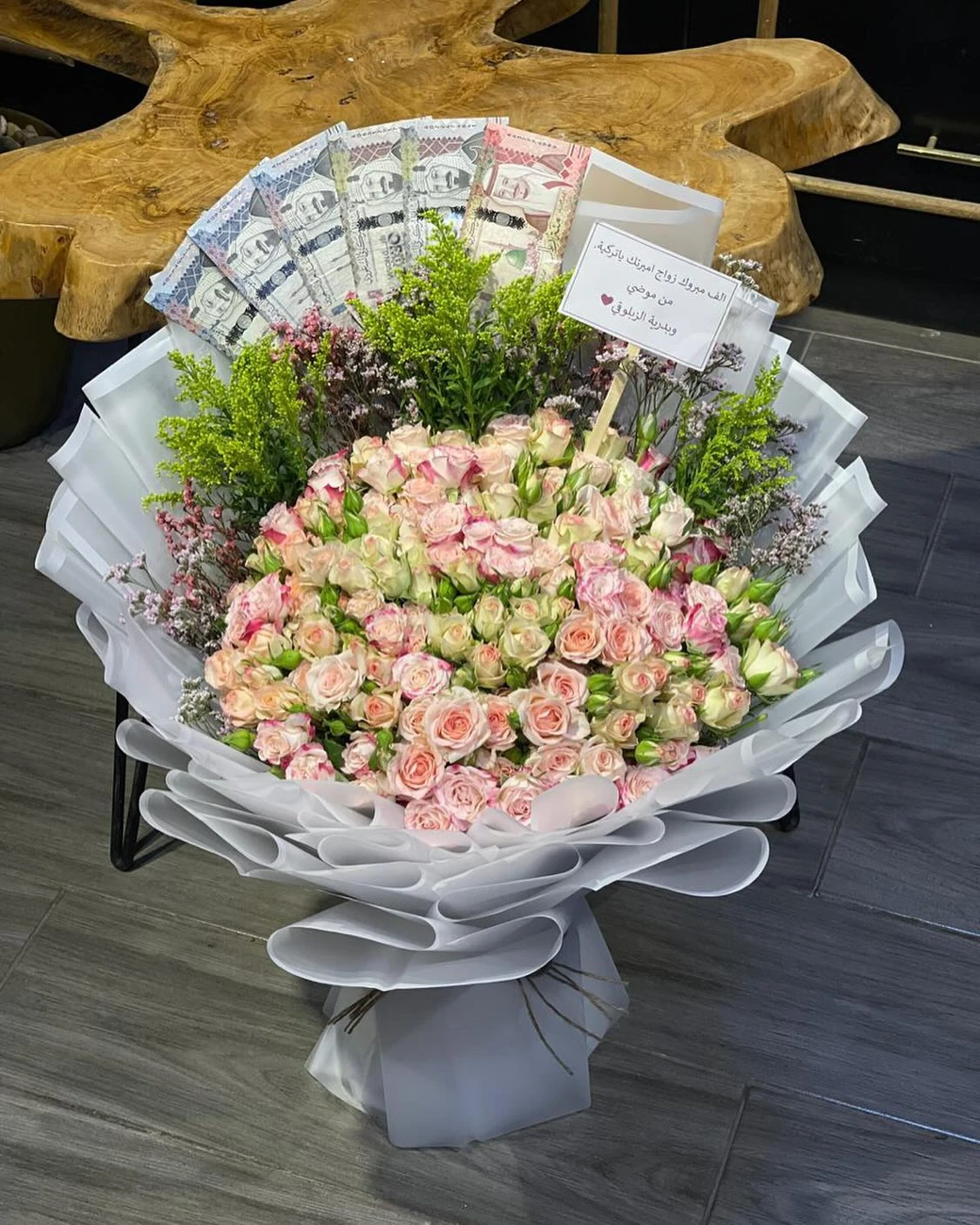 باقة ورد. بيبي روز ابيض