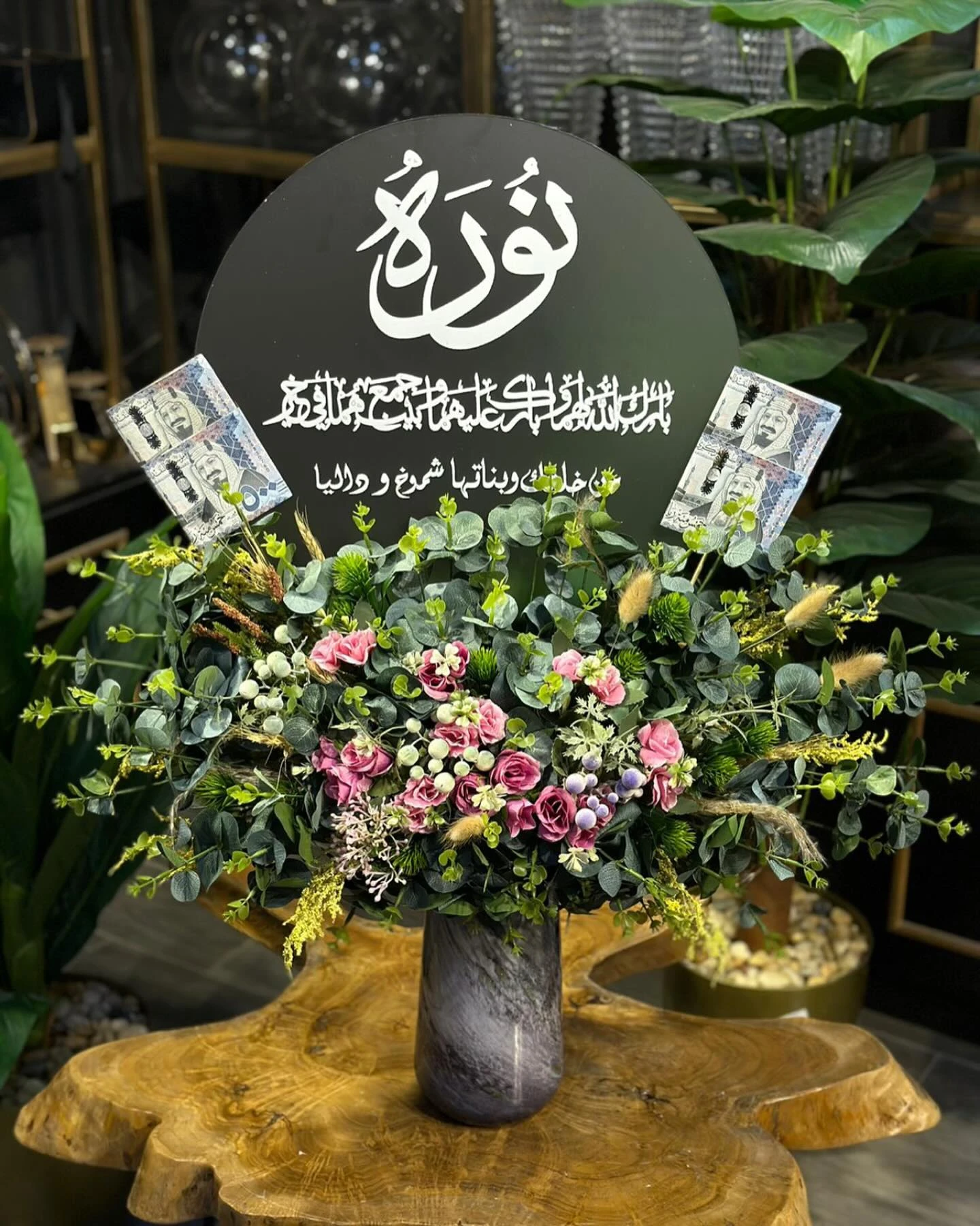 فازة ورد مع اكرليك